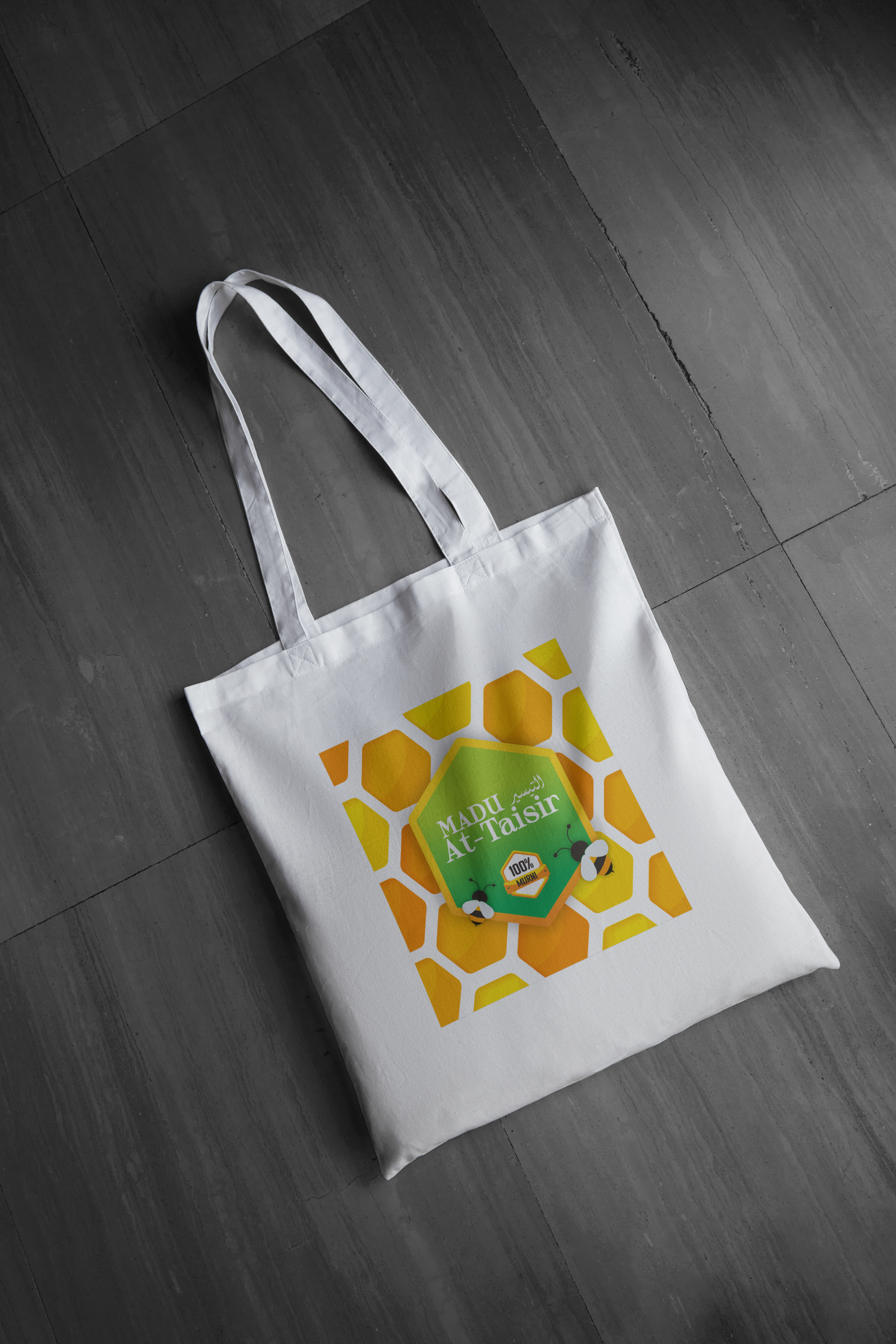 Tote bag in the grey scene_logo madu (1)